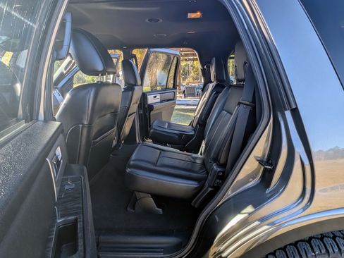 Used 2017 Ford Expedition Limited image 18