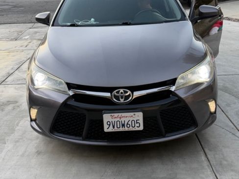 Used 2017 Toyota Camry XSE image 1
