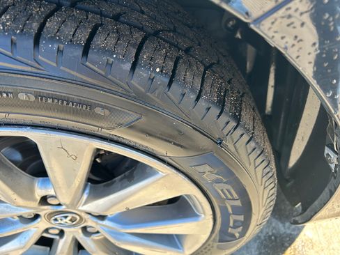 Used 2017 Toyota Camry XLE w/ Moonroof Package image 26