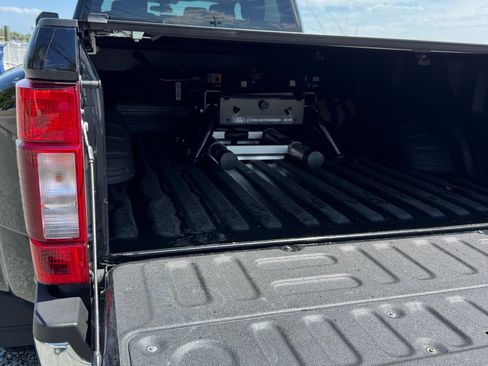 Used 2022 Ford F350 XL w/ STX Appearance Package AWD/4WD image 4