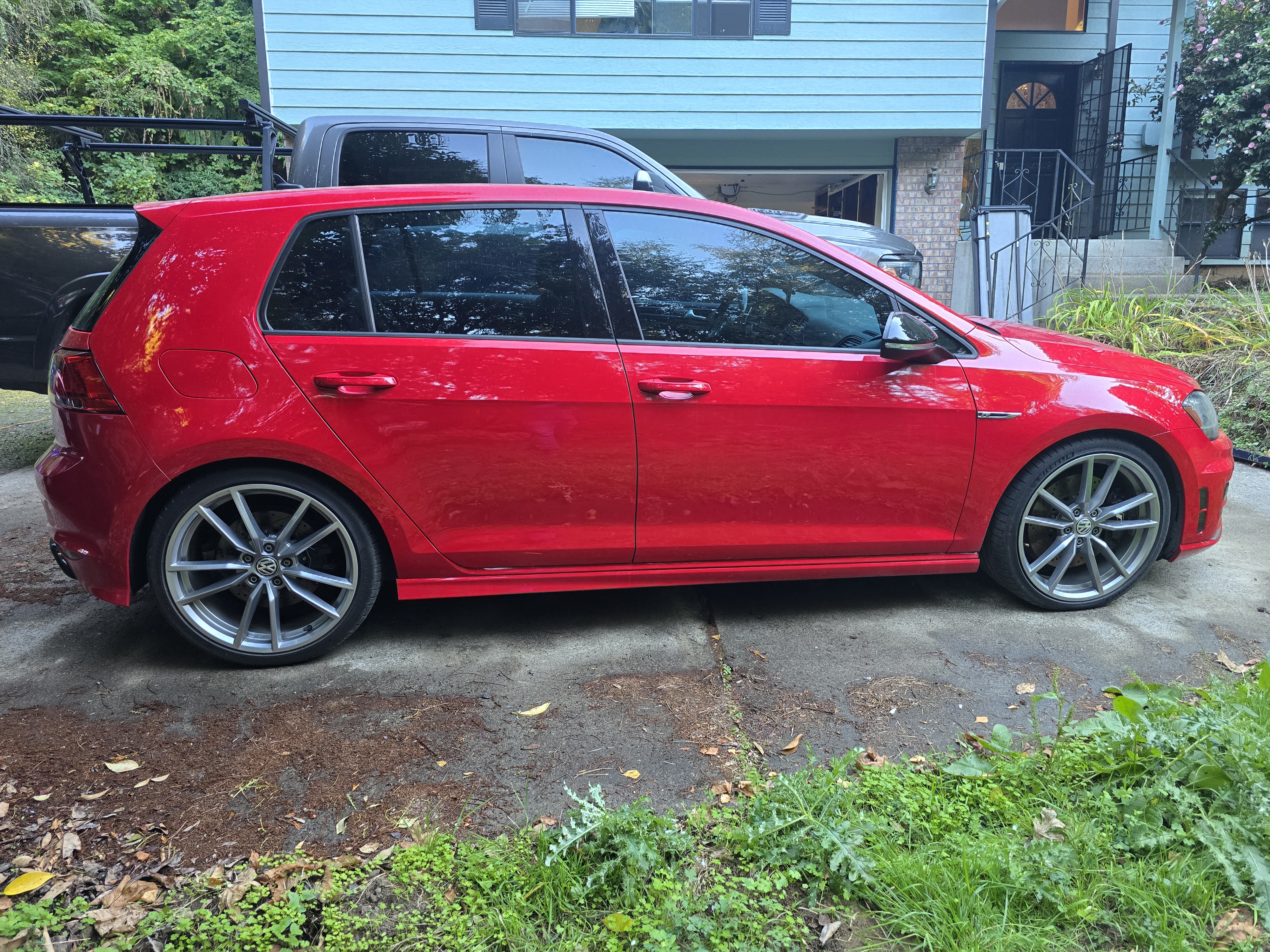 Used 2017 Volkswagen Golf 4-Door AWD/4WD image 4