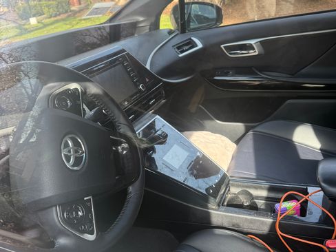 Used 2019 Toyota Mirai image 9