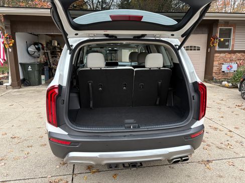 Used 2021 Kia Telluride EX w/ EX Premium Package image 5