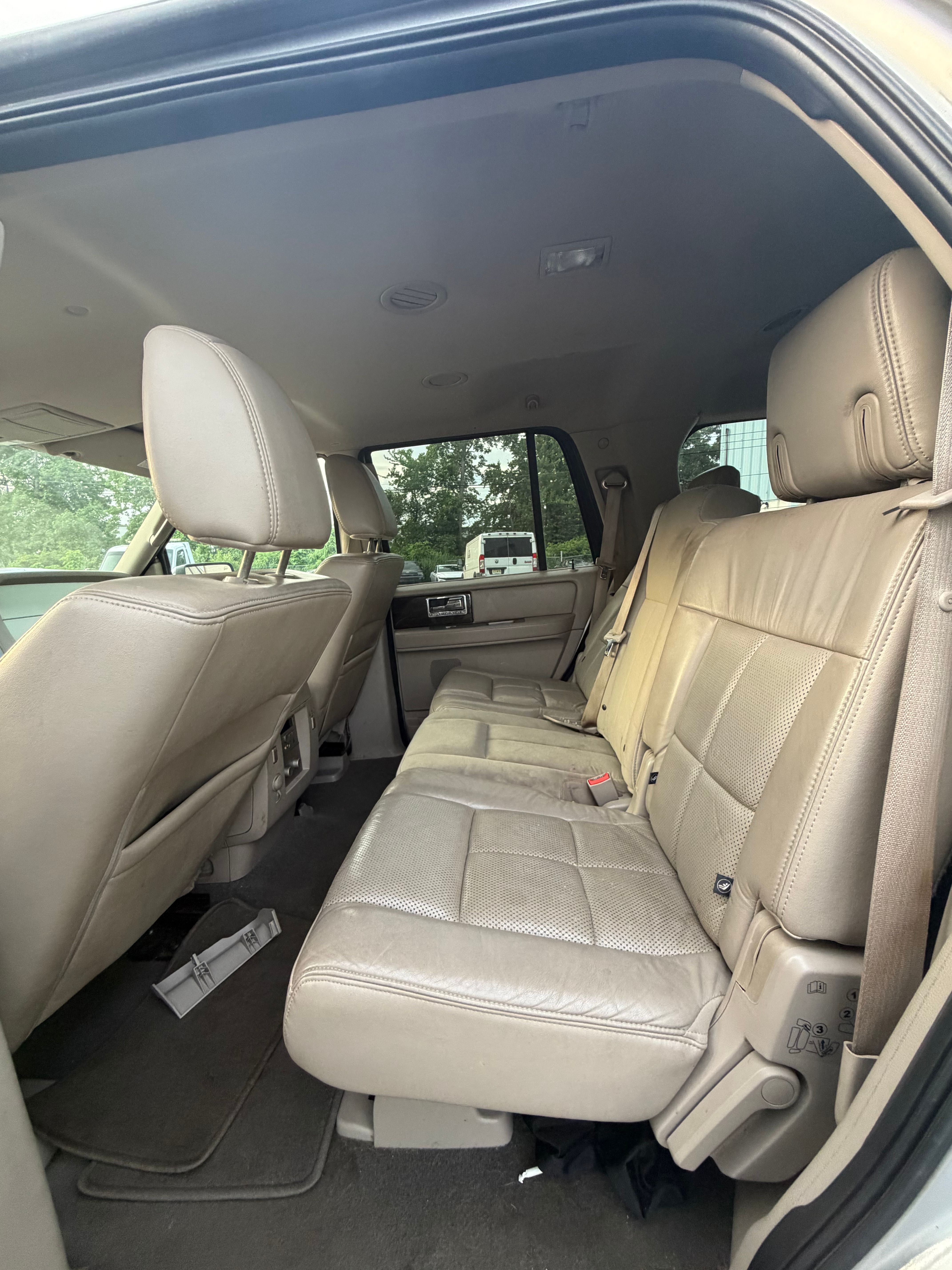 Used 2010 Lincoln Navigator 4WD image 17