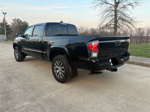 Used 2023 Toyota Tacoma Limited image 9