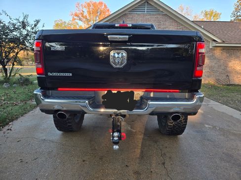 Used 2019 RAM 1500 Laramie image 6