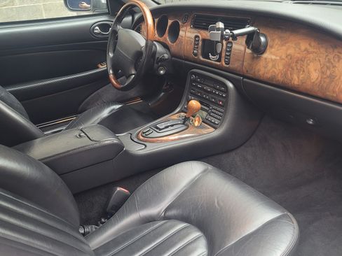 Used 2001 Jaguar XK8 Convertible image 8