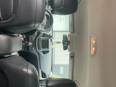 Used 2018 Jeep Cherokee Limited w/ High Altitude Package AWD/4WD image 6