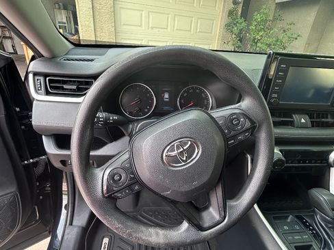 Used 2019 Toyota RAV4 XLE FWD image 14