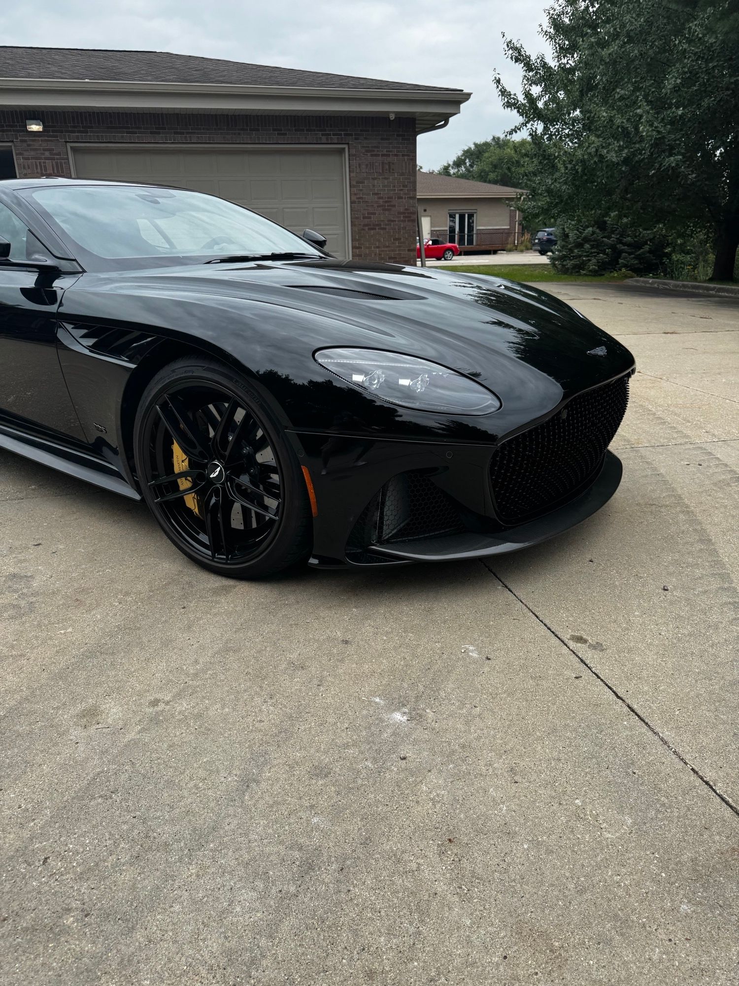 Used 2022 Aston Martin DBS Superleggera RWD image 13