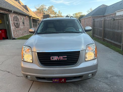 Used 2007 GMC Yukon XL SLT w/ SLT Preferred Equipment Group image 5