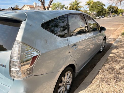 Used 2012 Toyota Prius V Five image 2