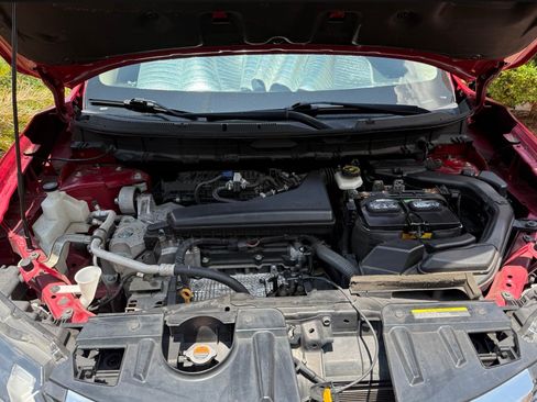 Used 2017 Nissan Rogue S image 11