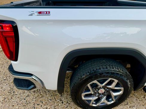 Used 2024 GMC Sierra 1500 SLT image 4
