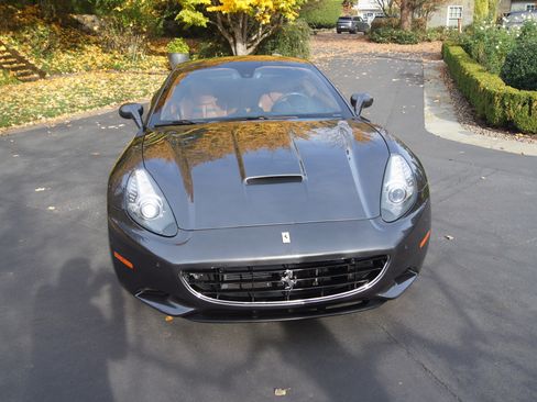 Used 2013 Ferrari California image 4