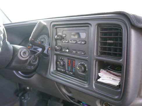 Used 2005 Chevrolet Silverado 1500 W/T image 8