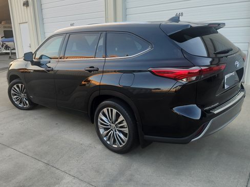 Used 2021 Toyota Highlander Platinum image 4