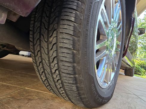 Used 2006 Lincoln Town Car Signature Limited image 18