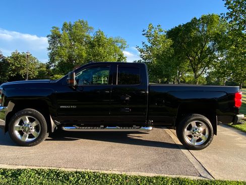 Used 2019 Chevrolet Silverado 2500 LT w/ All Star Edition AWD/4WD image 2