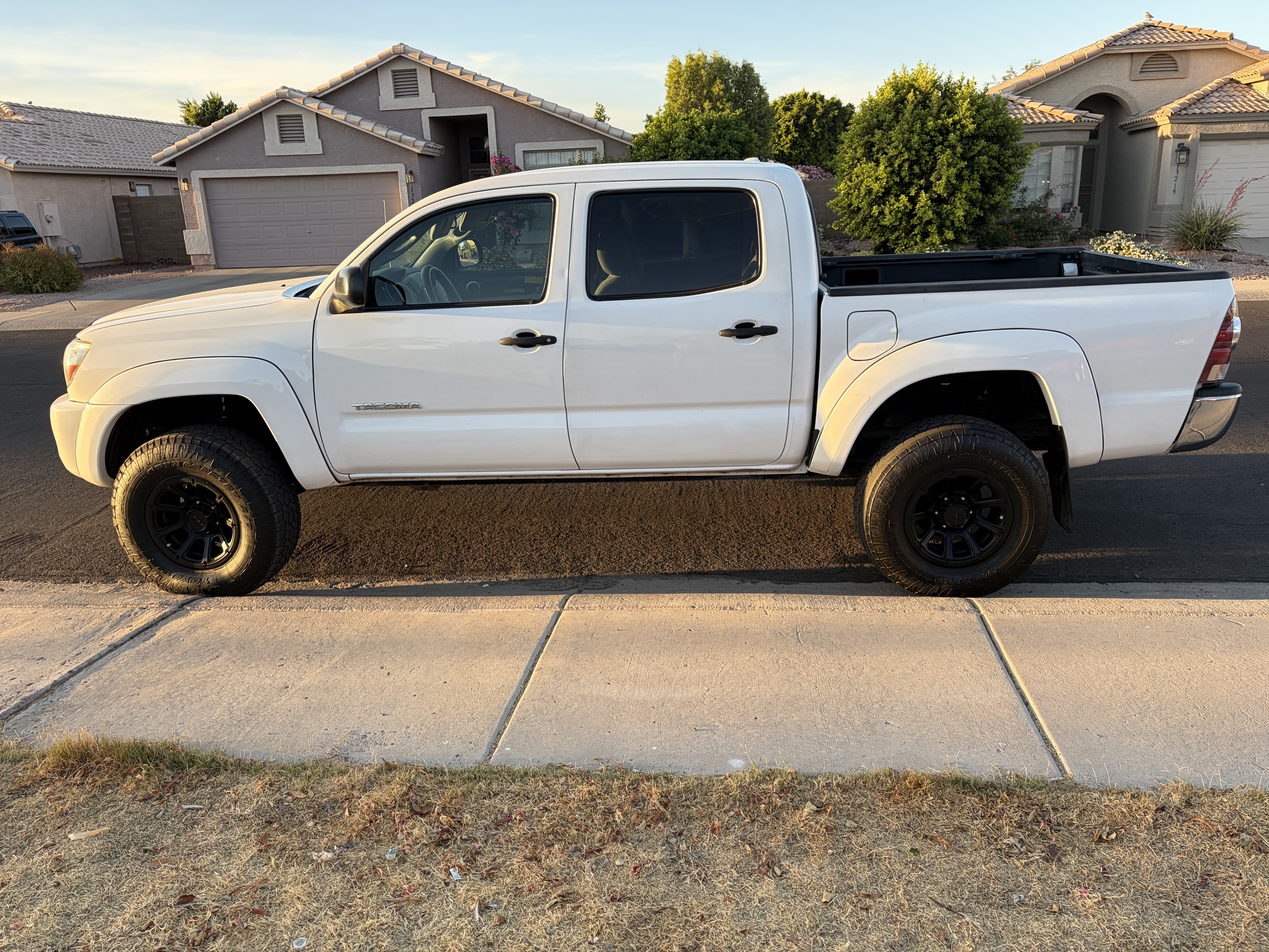 Used 2010 Toyota Tacoma 4x4 Double Cab image 1