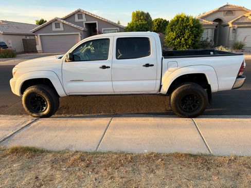 Used 2010 Toyota Tacoma 4x4 Double Cab image 1