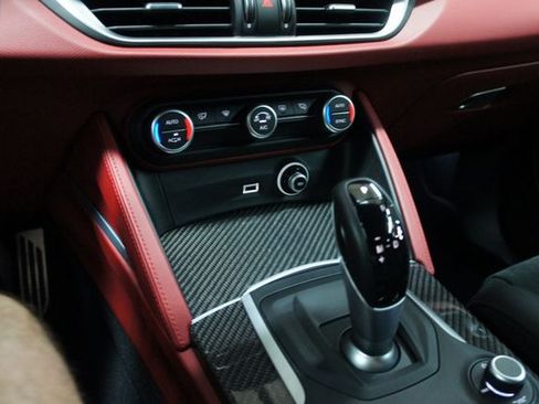 Used 2018 Alfa Romeo Stelvio Quadrifoglio image 25