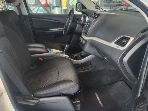 Used 2014 Dodge Journey SXT image 17