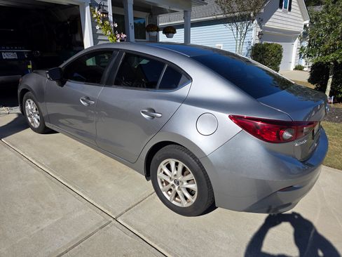 Used 2016 MAZDA MAZDA3 i Sport w/ Preferred Equipment Package image 2