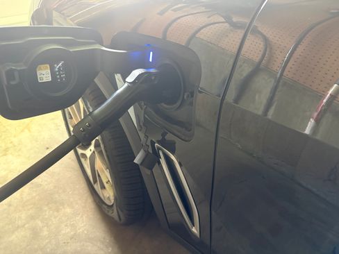 Used 2023 BMW X5 xDrive45e w/ Climate Comfort Package image 17