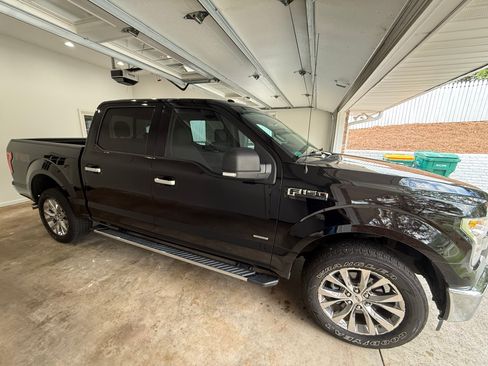 Used 2017 Ford F150 XLT w/ Equipment Group 302A Luxury image 8
