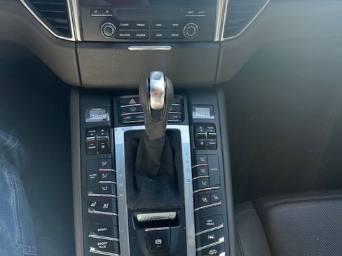 Used 2018 Porsche Macan GTS image 11