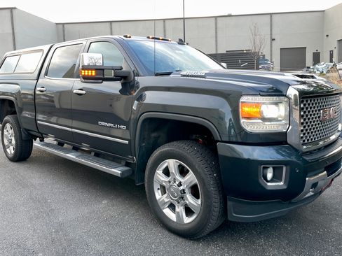 Used 2017 GMC Sierra 2500 Denali w/ Duramax Plus Package image 10