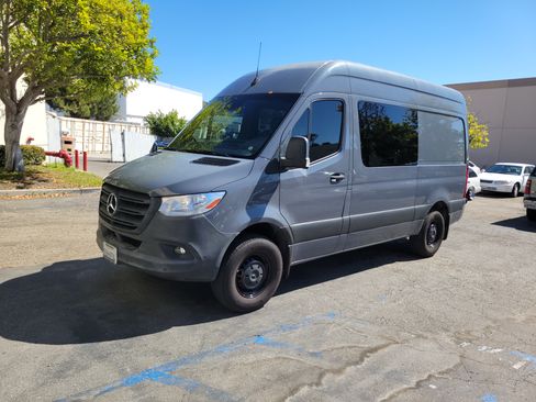 Used 2021 Mercedes-Benz Sprinter 2500 image 1