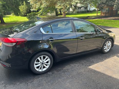 Used 2017 Kia Forte S w/ S Technology Package FWD image 1