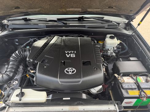Used 2006 Toyota 4Runner SR5 AWD/4WD image 10