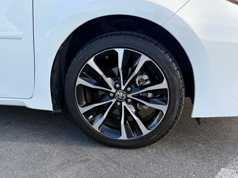 Used 2018 Toyota Corolla SE w/ Carpet Mat Package (TMS) image 17