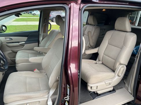 Used 2014 Honda Odyssey LX image 9