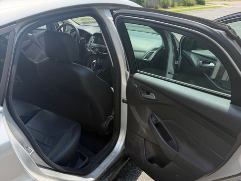 Used 2015 Ford Focus Titanium w/ Titanium Technology Package FWD image 19