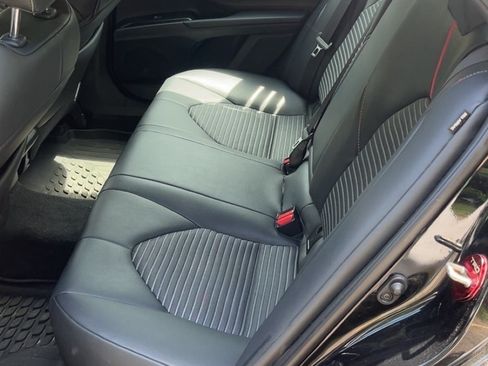 Used 2019 Toyota Camry SE FWD image 10