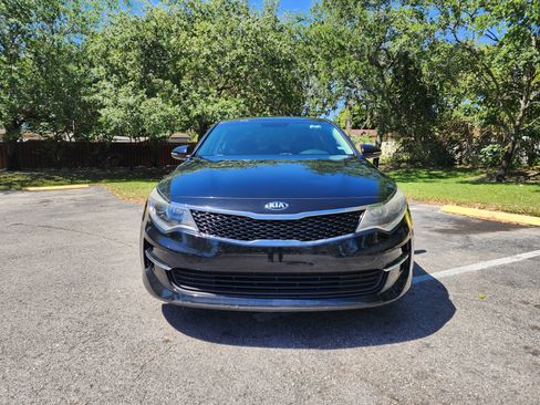 Used 2018 Kia Optima LX image 2