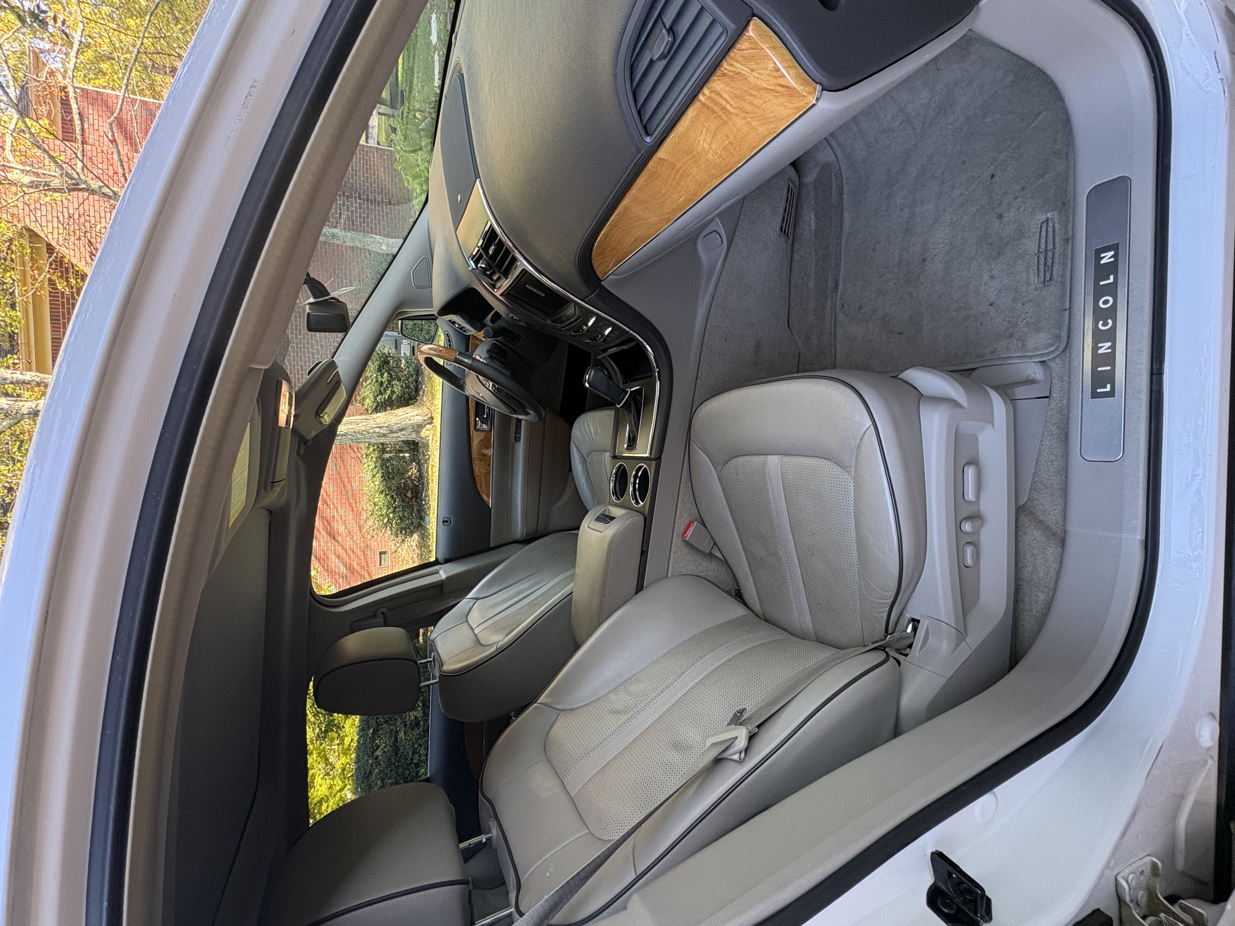 Used 2015 Lincoln MKX FWD w/ Equipment Group 102A image 17