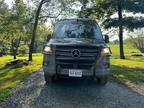 Used 2019 Mercedes-Benz Sprinter 2500 image 4