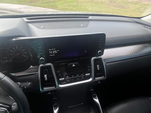 Used 2023 Kia Sorento EX image 11