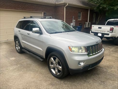 Used 2011 Jeep Grand Cherokee Overland AWD/4WD image 11