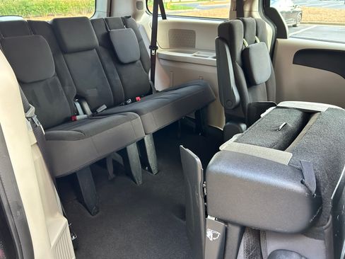 Used 2017 Dodge Grand Caravan SE w/ Power Window Group FWD image 11