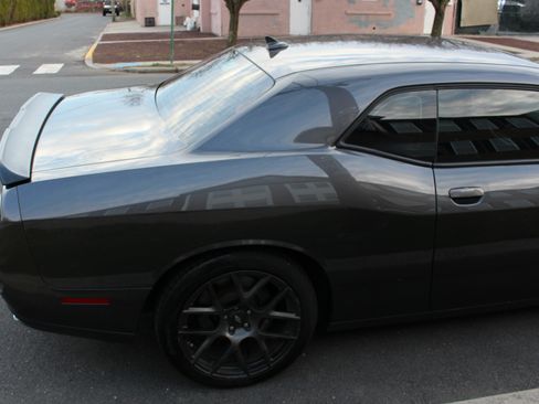 Used 2018 Dodge Challenger R/T Scat Pack w/ Leather Interior Group RWD image 6