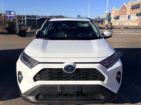 Used 2020 Toyota RAV4 XLE w/ Convenience Package image 1