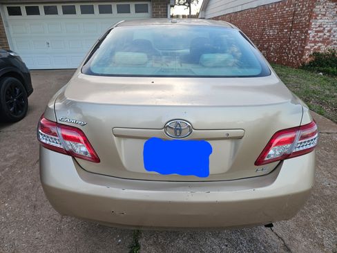 Used 2011 Toyota Camry LE image 5