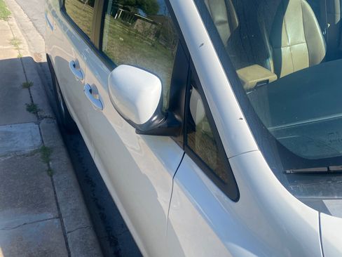 Used 2017 Kia Sedona LX w/ LX Essentials Premium Package image 4