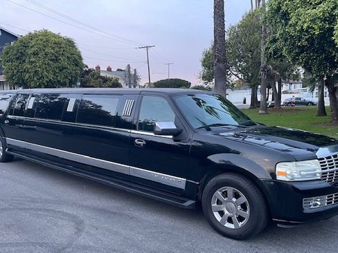 Used 2008 Lincoln Navigator L 2WD image 2